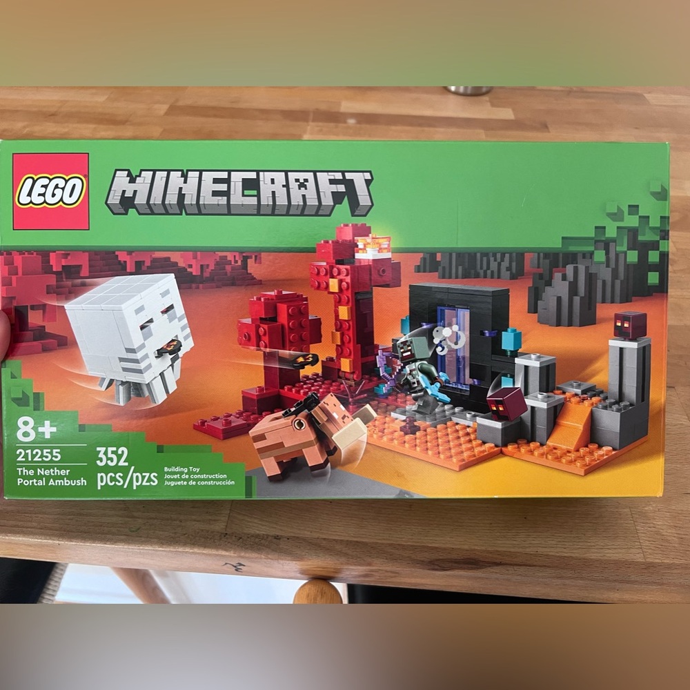 Lego MINECRAFT the nether portal ambush. Used. Has box and manual